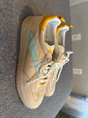 Oncept sneakers - worn once